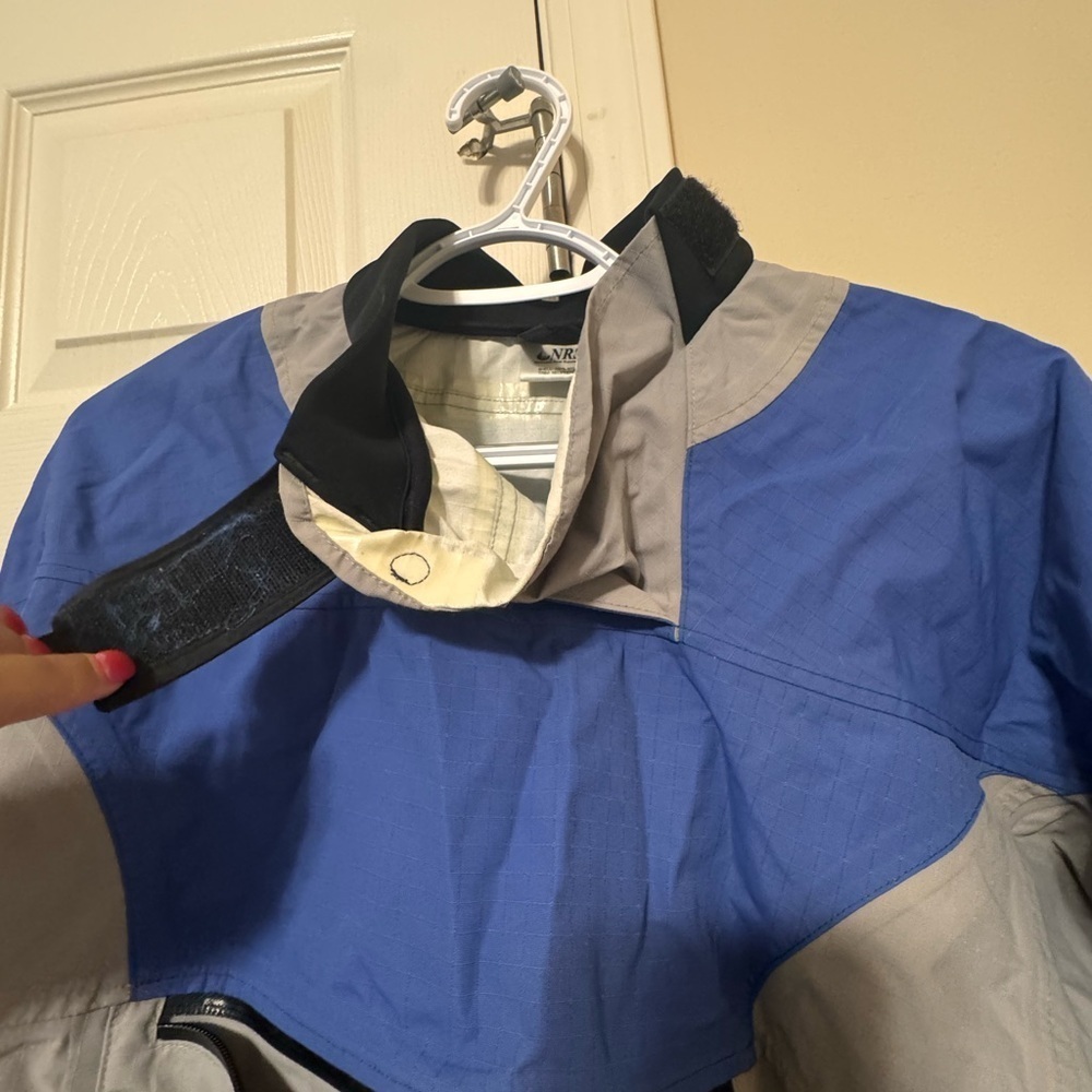 Men's Blue and Gray Jacket - Picture 7 of 10